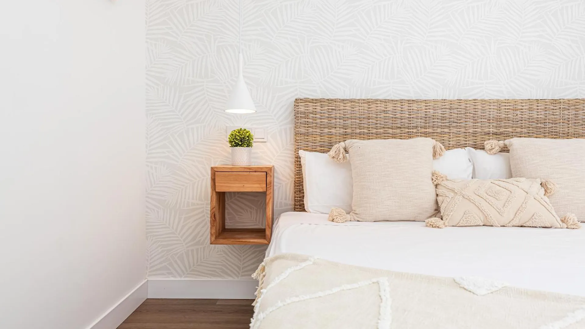 Wintowinrentals Goleta Suites 2B Malaga Apartment