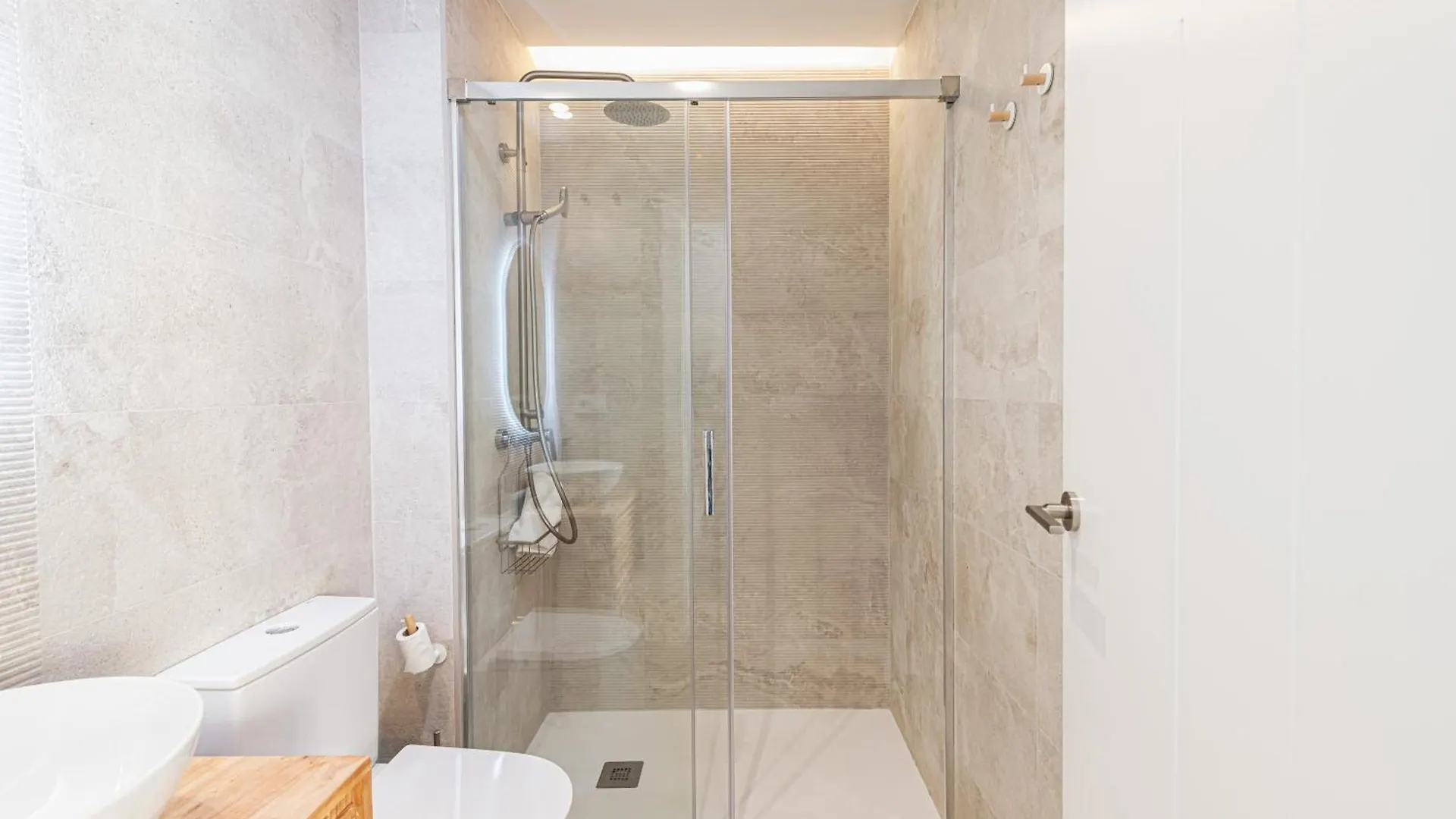 Wintowinrentals Goleta Suites 2B Malaga Apartment
