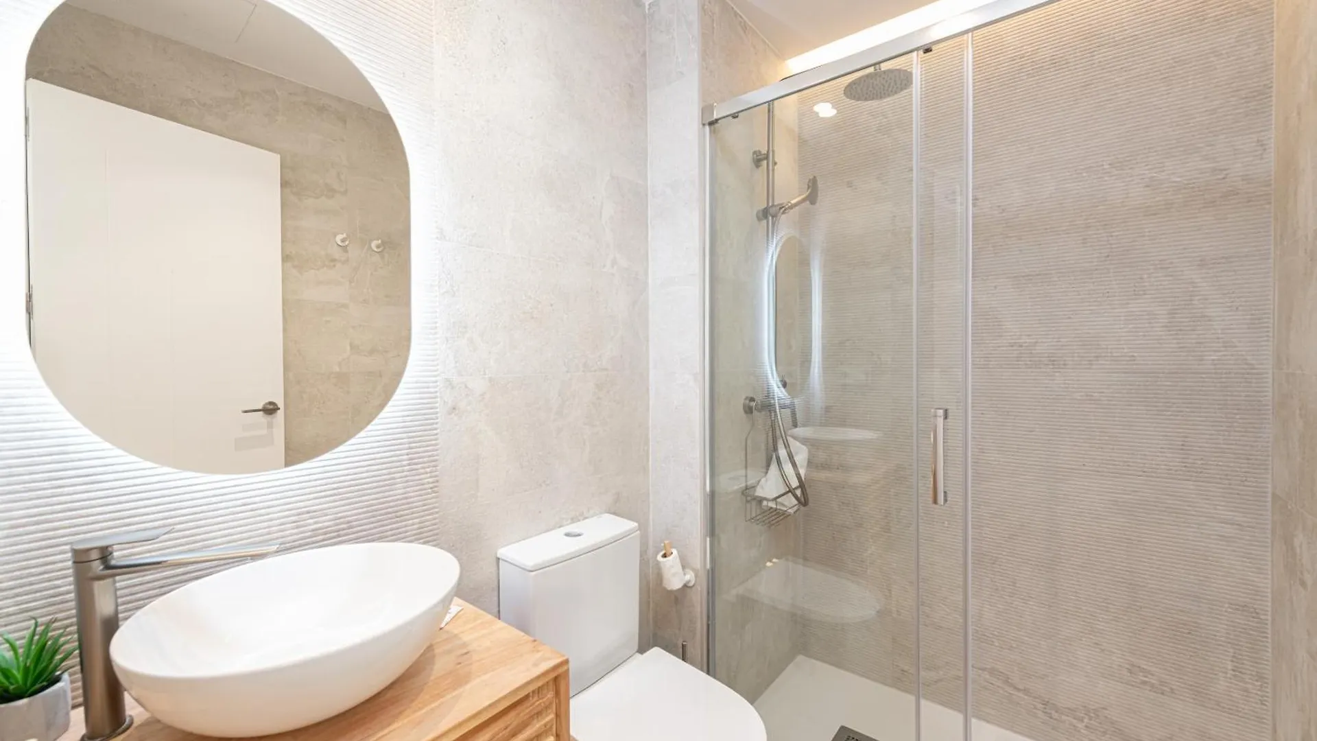Wintowinrentals Goleta Suites 2B Málaga 0*,