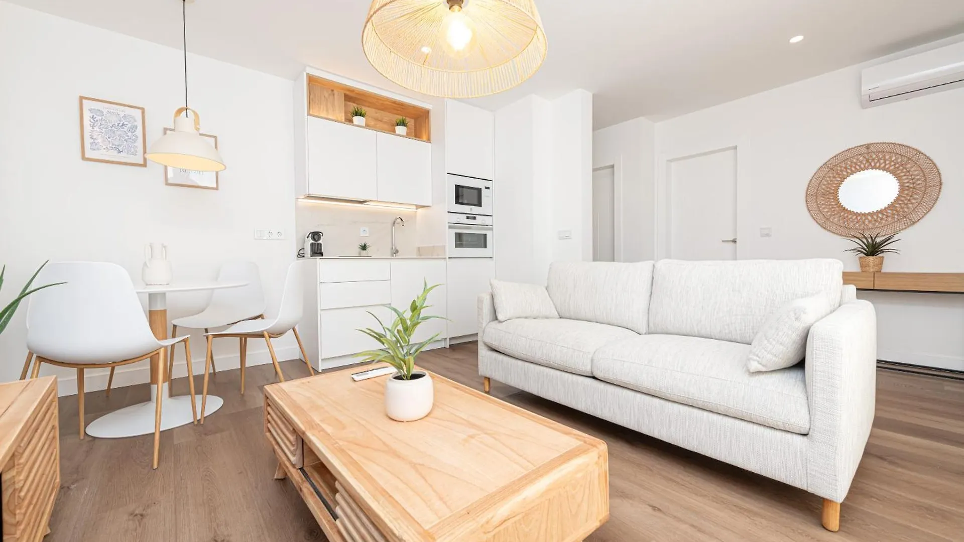 Wintowinrentals Goleta Suites 2B Málaga 0*,